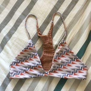 ACACIA Jaws Top